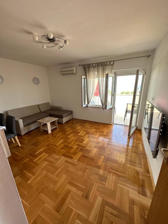 Aurora Kaštel Novi
